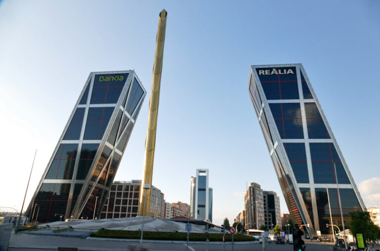 Best Banks for Expats in Spain【Guide 2023】