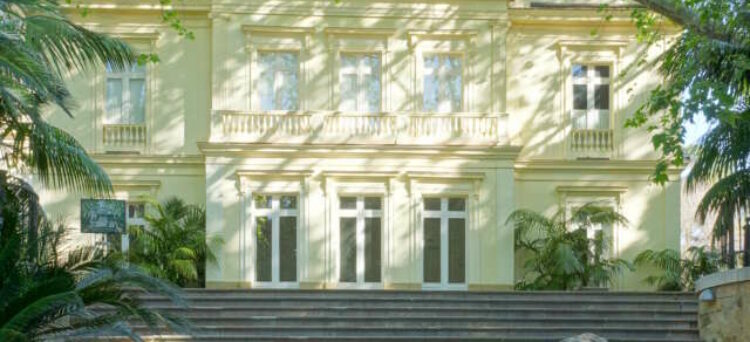 renting a villa in Spain