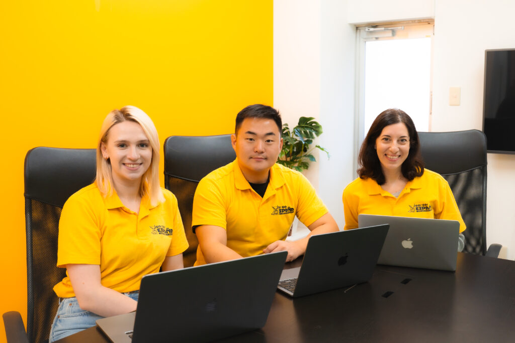 Photo of Go! Go! España team working.